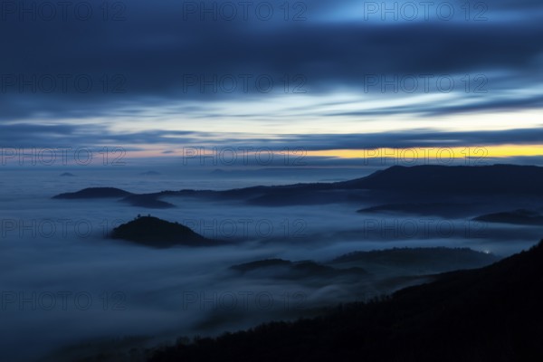 Inversion weather, fog, dawn, autumn, view from Breitenstein to Limburg, Ochsenwang, Swabian Jura,