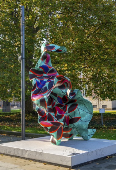 Yinka Shonibare, steel reinforcement with hand-painted fibreglass heart casting, artwork in front