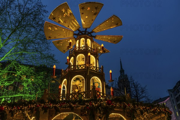Christmas market with three-story illuminated Christmas pyramid, Rindermarkt, Munich, Upper