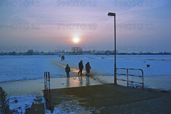 People walk across frozen Elbe, ferry dock, Neu Bleckede, Bleckede, Lower Saxony, Germany, February