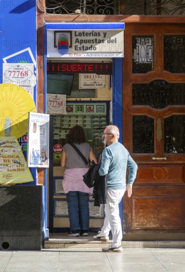 Lottery kiosk selling tickets, Loterias y Apuestas del Estado, Calle de Alfonso I, Zaragoza,