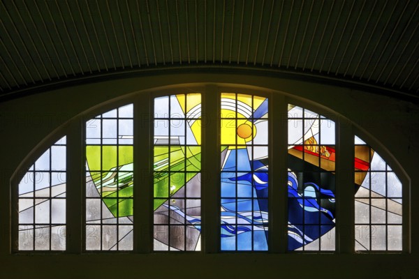 Lead glazing of the windows above the main entrance with the title Four Elements by Horst
