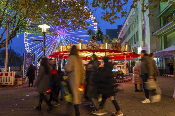 Full city center, shopping street, Kettwiger Straße pedestrian zone in Essen, first takeaways and