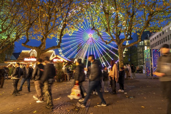 Full city center, shopping street, Kettwiger Straße pedestrian zone in Essen, first takeaways and