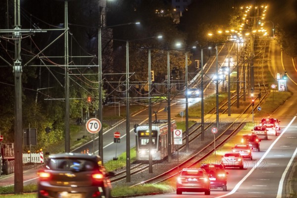 Bogestra tram, line 305, on the Wattenscheider Hellweg, tram line in the middle of the street,