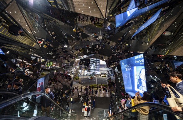 Staircase, entrance to a shopping center with many mirrors, Tokyu Plaza Omotesando Harajuku, modern