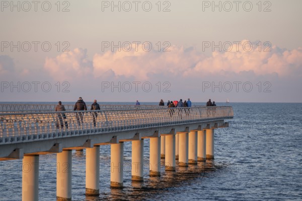 New 720 meter long pier in Prerow in the evening light, open since October 2024, Prerow, Darß,