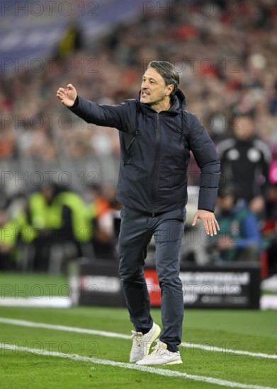 Coach Niko Kovac Borussia Dortmund BVB on the sidelines gesture gesture TV camera, German Classico,