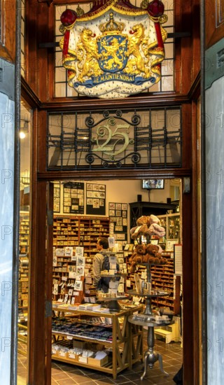 The Posthumus Shop, stationery boutique, shop façade with decorative stamp motifs, St. Luciensteeg,