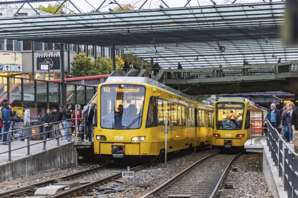 Wilhelmsplatz Bad Cannstatt stop, Stuttgarter Strassenbahnen AG, SSB. Platform with passengers.