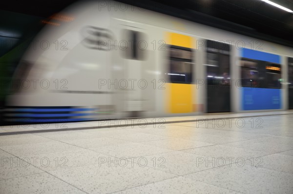 Underground incoming S-Bahn, train, class 420 iGeneration 2025, platform, stop, city centre
