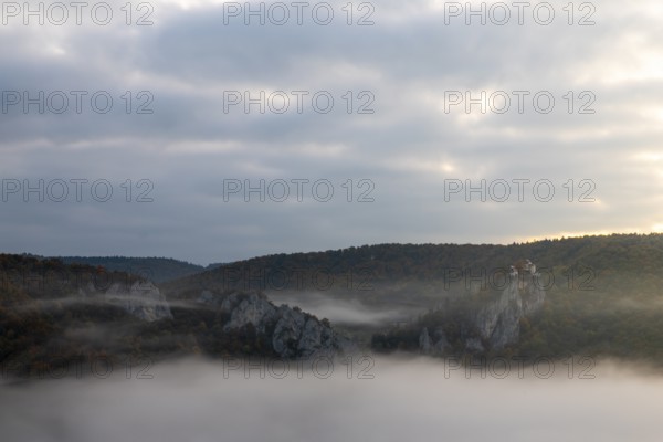 View from the Knopfmacherfelsen to Bronnen Castle, limestone rock, rock face, mixed forest, autumn