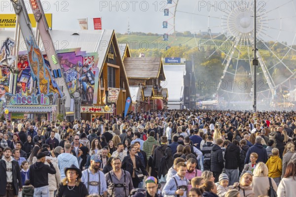 The 178th Cannstatter Volksfest on the Wasen attracted 4.2 million visitors. The Wasenrummel is one