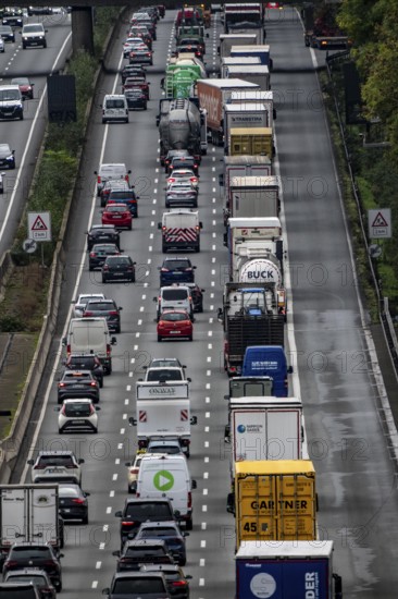 Traffic jam on the A3 motorway between the Hilden junction and the Mettmann junction, view to the