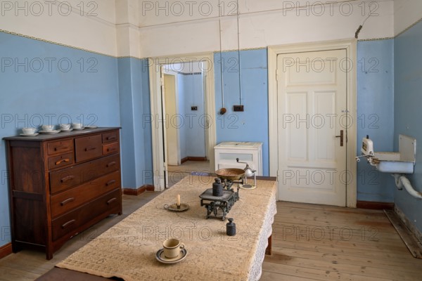 Former residential house, interior, Kolmanskop, restricted diamond area, near Lüderitz, Karas