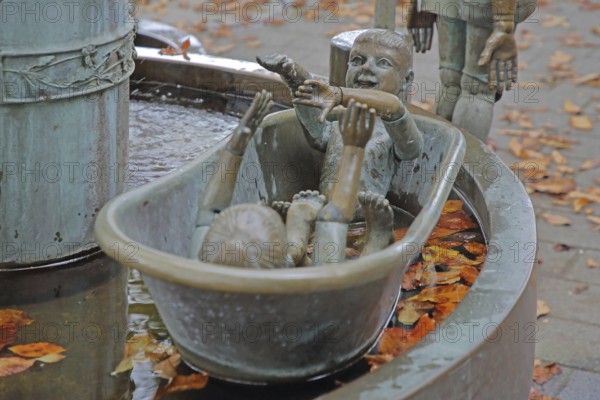 Galminus Fountain by Bonifatius Stirnberg 2009, modern art, Galminus Fountain, bronze sculptures,