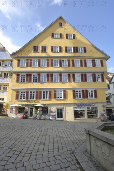 Yellow half-timbered house built in the 16th century, Holzmarkt, Tübingen, Neckar Valley,