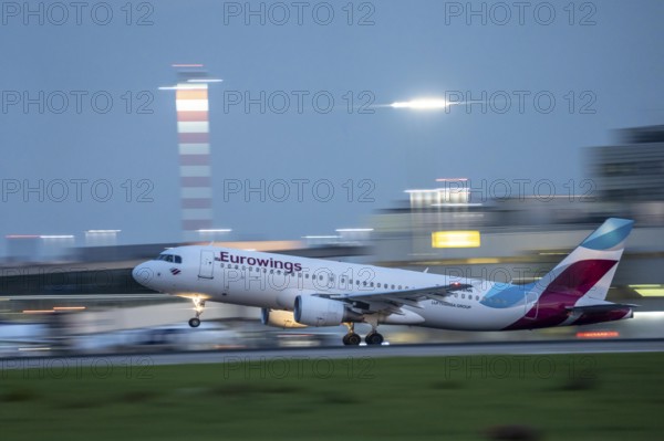 Eurowings Airbus A320, beim Start auf dem Flughaben Düsseldorf, DUS, Nordrhein-Westfalen,