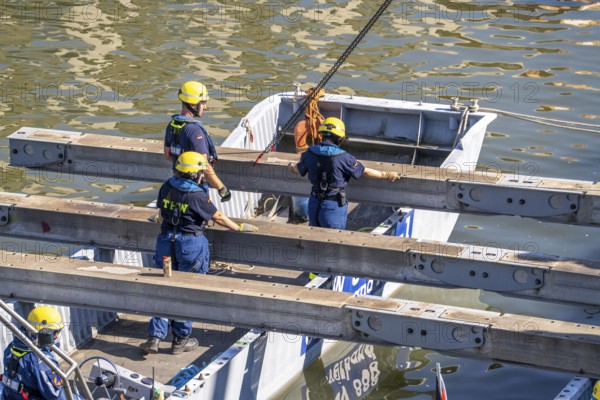 Construction of a multi-purpose pontoon, the specialist group for water hazards, in Düsseldorf, the