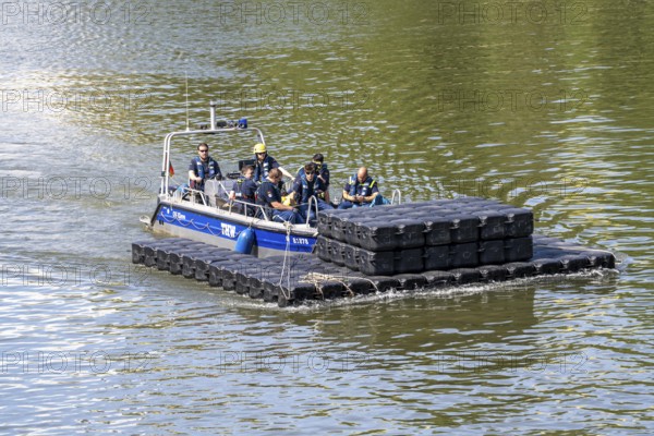 Transport of a floating platform with the jet-float system, this can be used as a work platform,