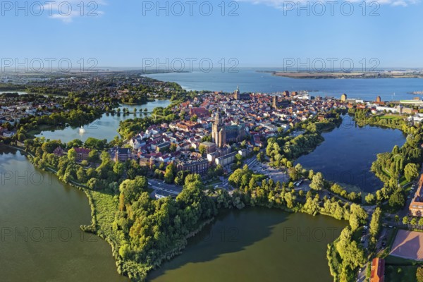 Aerial view, on the left Knieperteich with fountain, below Kleiner Frankenteich, on the left