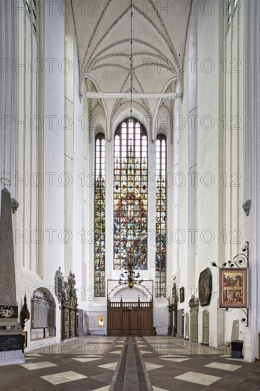 Cherry nave, choir, east point with stained glass window, from 1913, St. Mary's Church, also known