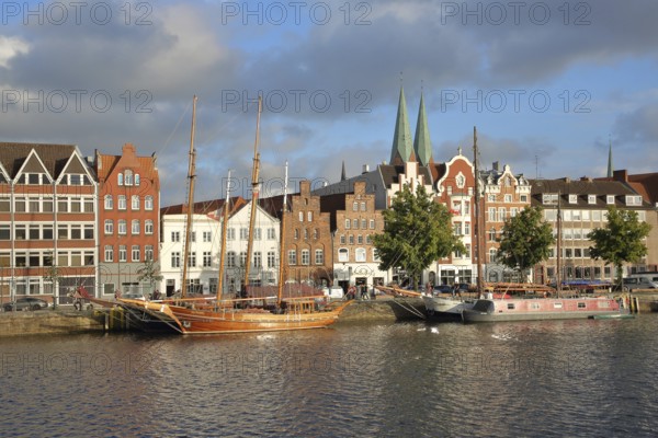 Ships on the banks of the Stadttrave, houses, cityscape, sailing ship, harbour, steeples of St.