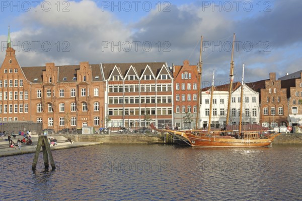 Ships on the banks of the Stadttrave, Dückdalbe, Dalbe, houses, cityscape, sailing ship, harbour,