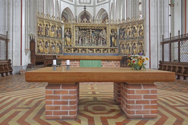 Gothic Loste retable in the UNESCO Cathedral of St Mary and St John, interior, winged altar, altar
