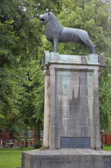 Monument to Henry the Lion, Duke of Saxony and Bavaria, founder of Lübeck, city history, lion
