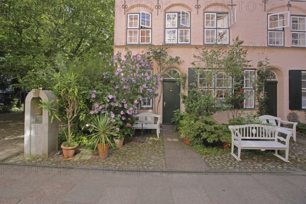 Idyllic Füchtingshof with floral decoration, garden hibiscus, Hibiscus syriacus, benches,
