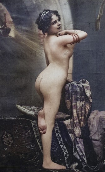 Nude woman from around 1899, erotic postcard, playgirl, nude woman in classic pose, with decorative