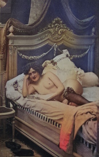 Female nude from around 1899, erotic postcard, Playgirl, A woman lies relaxed on a vintage