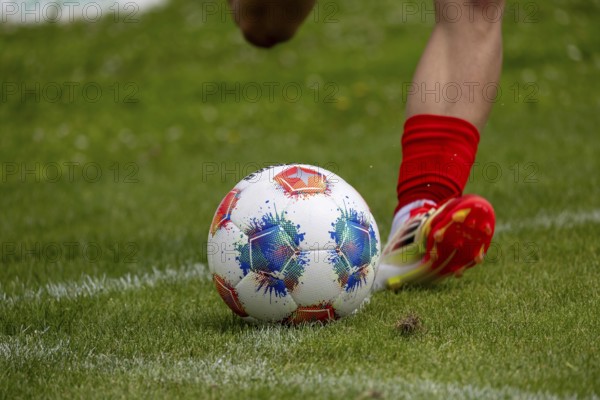 Footballer takes a corner kick***The ball is the official match ball of the Bundesliga and