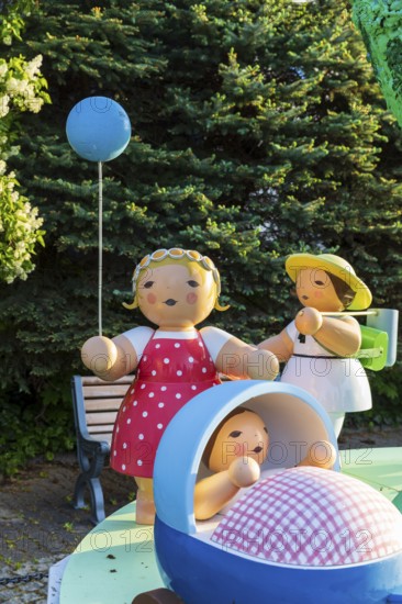 Summer version of the music box with figures by Wendt & Kühn in the centre of Grünhainichen,