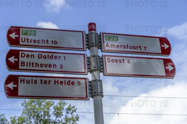 Long-distance cycle route F28, so-called Doorfietsroute, through cycle route, in the province of