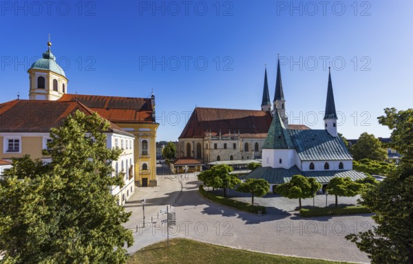 Chapel of Grace and Stiftspfarrkirche Sankt Philippus und Jakobus am Kapellplatz, place of