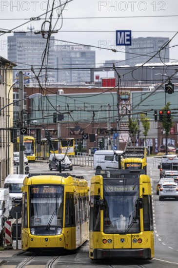 Ruhrbahn tram, on Altendorfer Straße, intersection Helenenstraße, in Essen-Altendorf, rush hour,