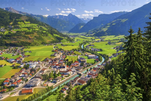 View of the village and valley with the Ahornspitze 2973m, Zell am Ziller, Zillertal, Zillertal