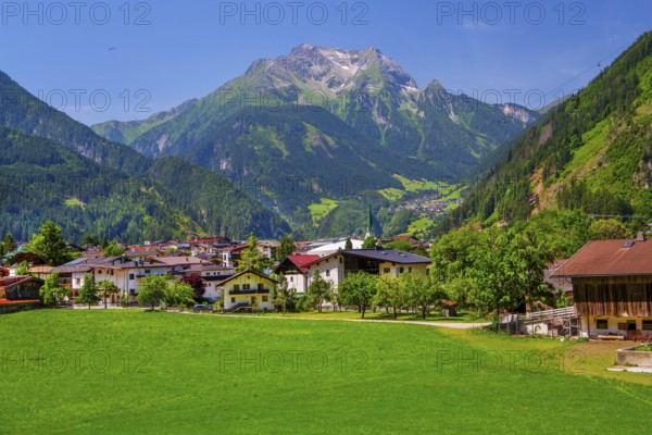 View of the village with the Grinbergspitzen 2884m, Mayrhofen, Zillertal, Zillertal Alps, Tyrol,