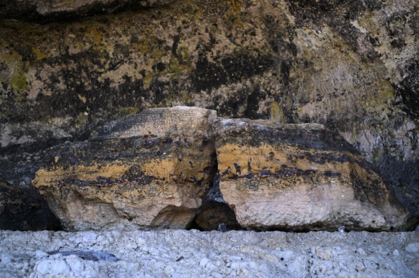 Inclusions of flint and sulphur in chalk cliffs, beach, pebble beach, Étretat, cliffs, chalk