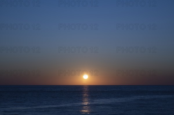 Sunset by the sea, North Sea, English Channel, Étretat, evening mood, atmospheric, Normandy,