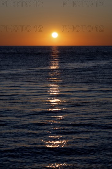 Sunset by the sea, North Sea, English Channel, Étretat, evening mood, atmospheric, Normandy,