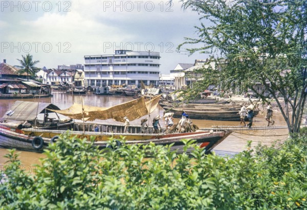Unloading sacks from cargo boat on Singapore River, Singapore, southeast Asia c 1963 Sime Darby Ltd