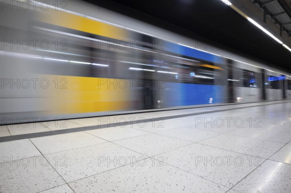 Underground incoming S-Bahn, train, Class 420 Generation 2025, platform, stop, Feuersee station,