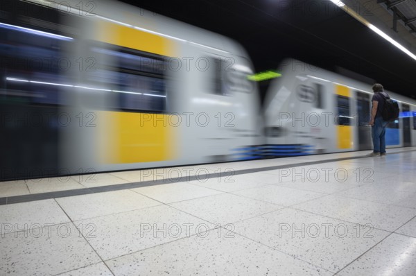 Underground incoming S-Bahn, train, Class 420 Generation 2025, platform, stop, Feuersee station,
