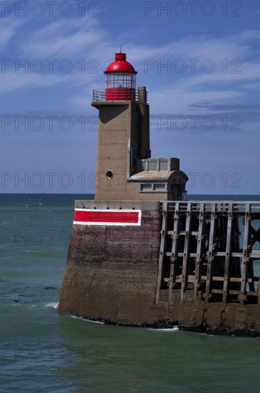 Sea, lighthouse Feu de la jetée Sud, lighthouse, red, harbour entrance, pier, Fécamp, Normandy,