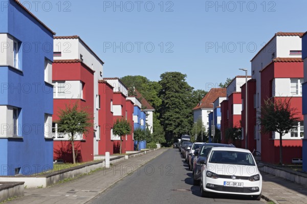 Estate IItalienischer Garten from 1925, residential buildings in cubic design with blue and red