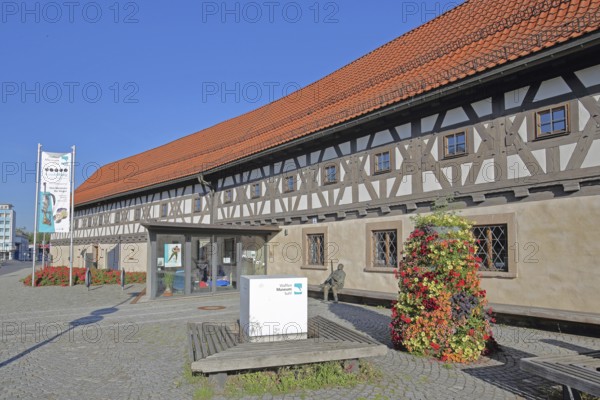 Entrance to the arms museum built in 1668, half-timbered house, flag, banner, museum, Suhl,