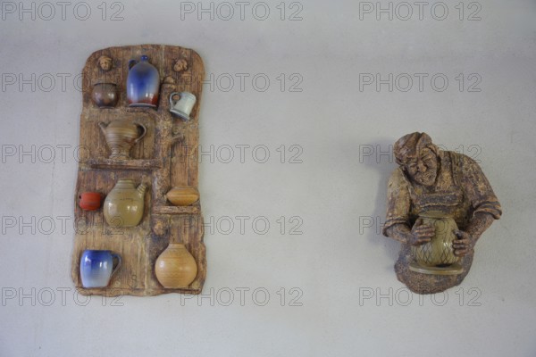 Pottery as decoration, potter, pottery, arts and crafts, jugs, drinking vessels, vases, mugs,